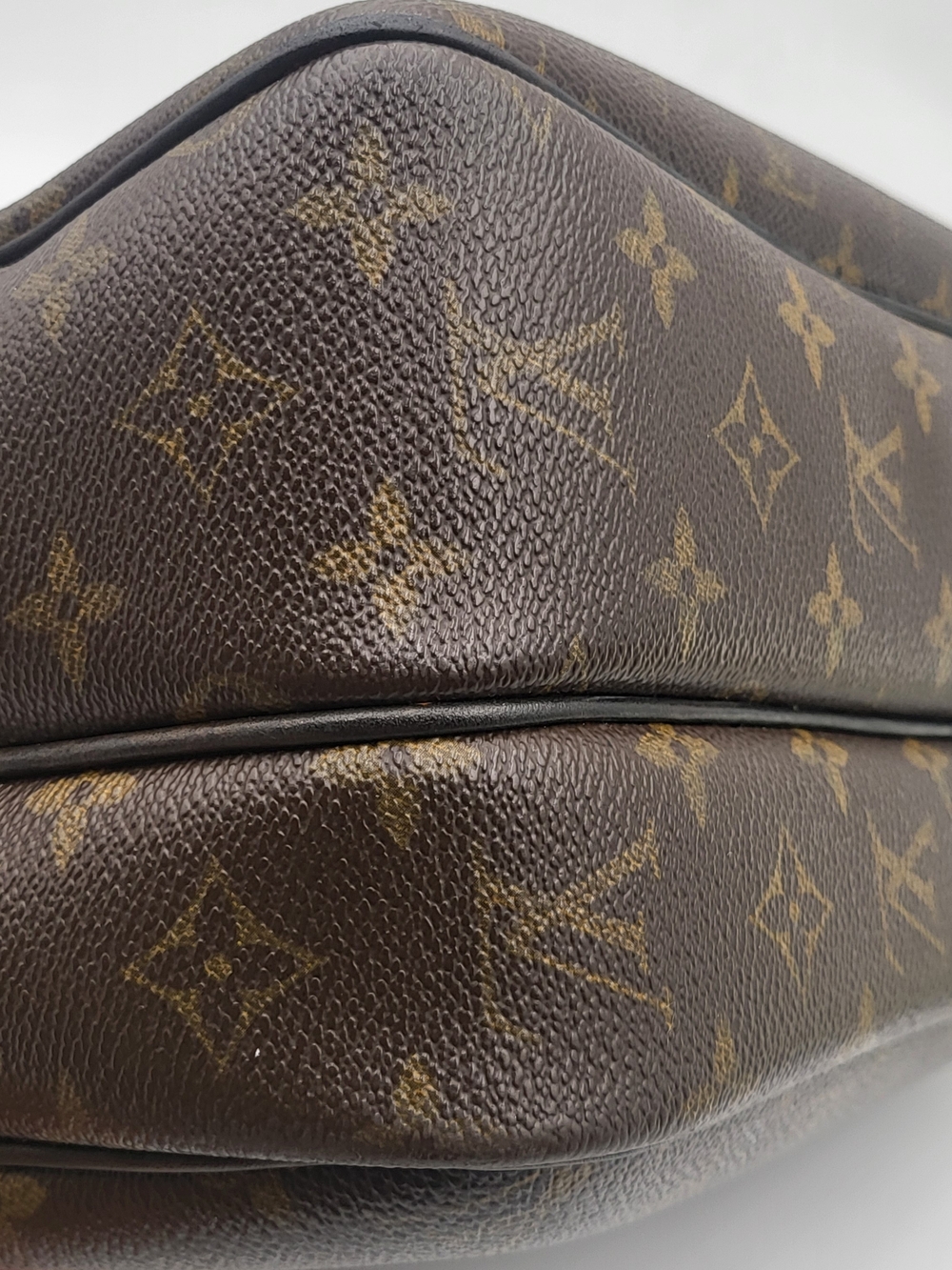 LOUIS VUITTON Monogram Canvas Reporter Bag.Authentic w/COA included!!! - Picture 15 of 16